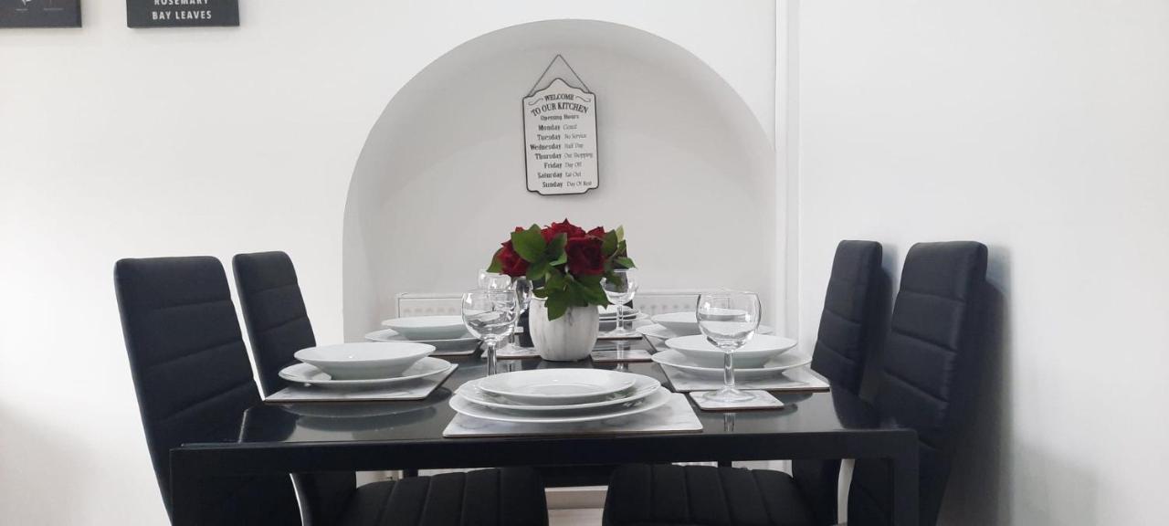 Stylish And Homey 3 Bedroom House With Free Parking & Wi-Fi Minworth Buitenkant foto