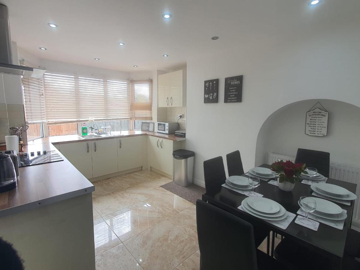 Stylish And Homey 3 Bedroom House With Free Parking & Wi-Fi Minworth Buitenkant foto