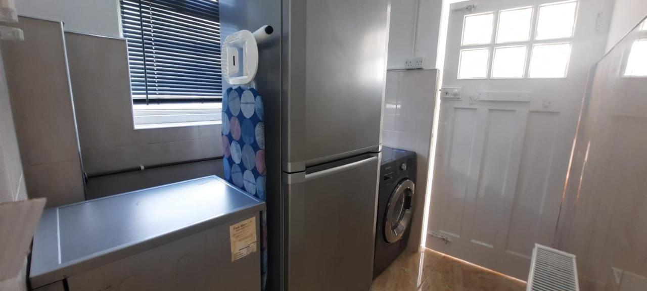 Stylish And Homey 3 Bedroom House With Free Parking & Wi-Fi Minworth Buitenkant foto