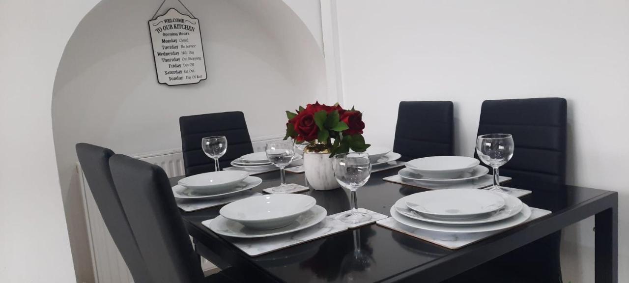 Stylish And Homey 3 Bedroom House With Free Parking & Wi-Fi Minworth Buitenkant foto